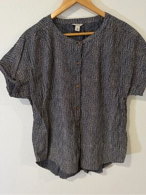 L.L. Bean Navy and White Short-Sleeve Button-Down Top Organic Cotton